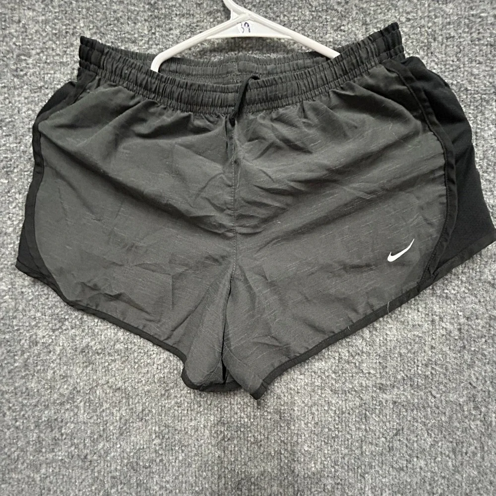 Nike Shorts Womens Size L Gray Dri-Fit Running Athletic Lightweight Breathable